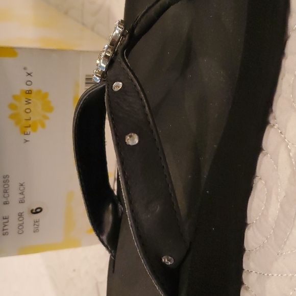 Yellow Box Black Cross Flip Flops size 6 - Picture 6 of 7